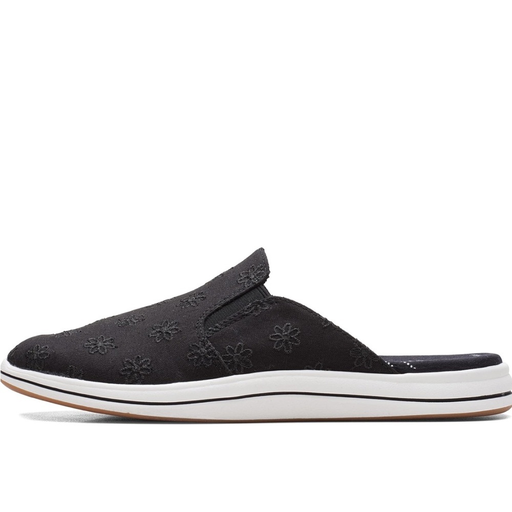 Clark’s Cloud steppers Embroidered loafers